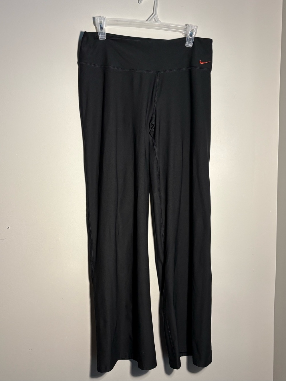 Nike Dri‑FIT Black Leggings – Women’s Medium (M) – Red Chevron + Red Swoosh